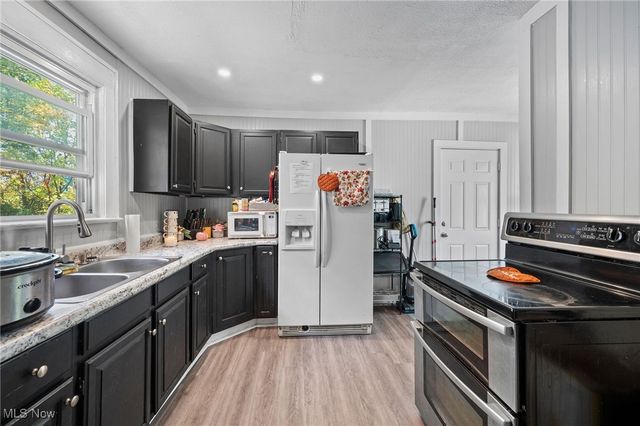 910 Bye Street, Akron, OH 44320