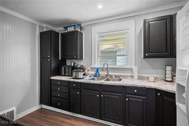 910 Bye Street, Akron, OH 44320