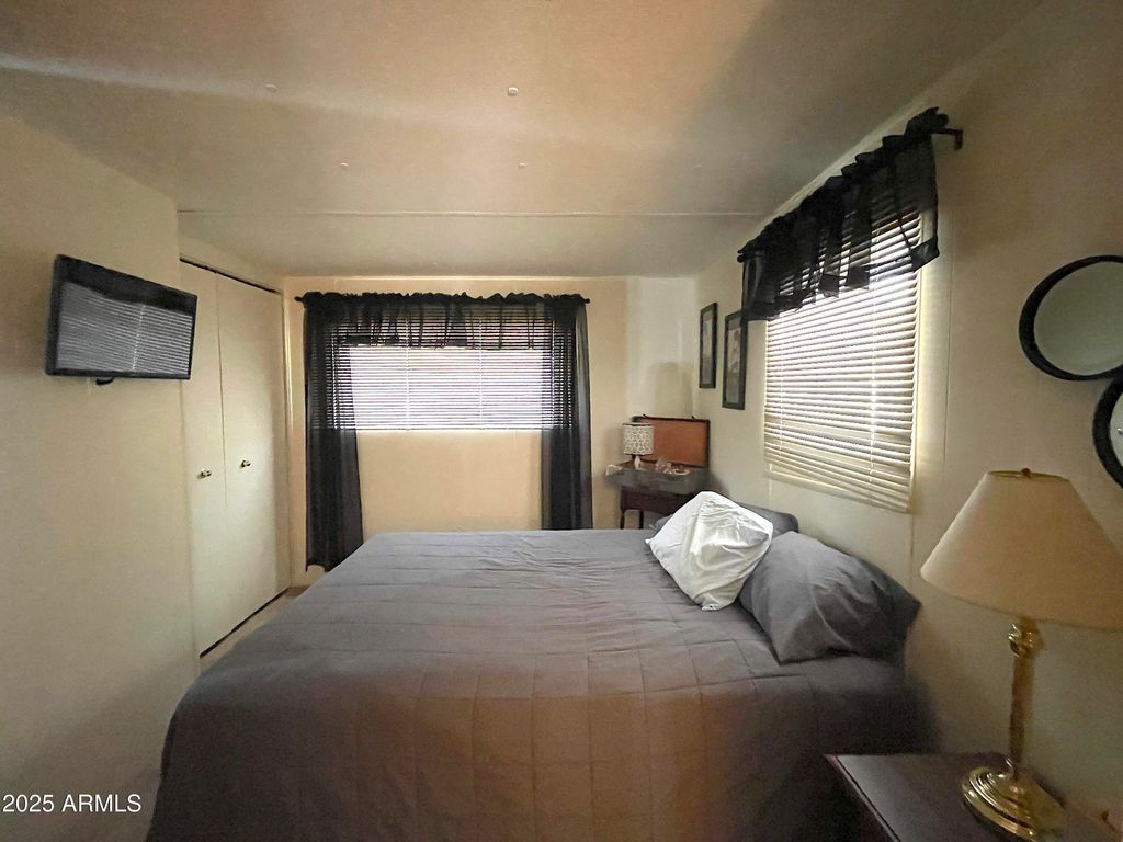 Image 10 of property listing at 235 W MORRIS Drive, Queen Valley, AZ 85118