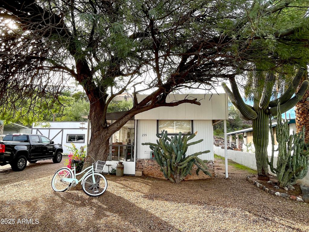 Image 14 of property listing at 235 W MORRIS Drive, Queen Valley, AZ 85118