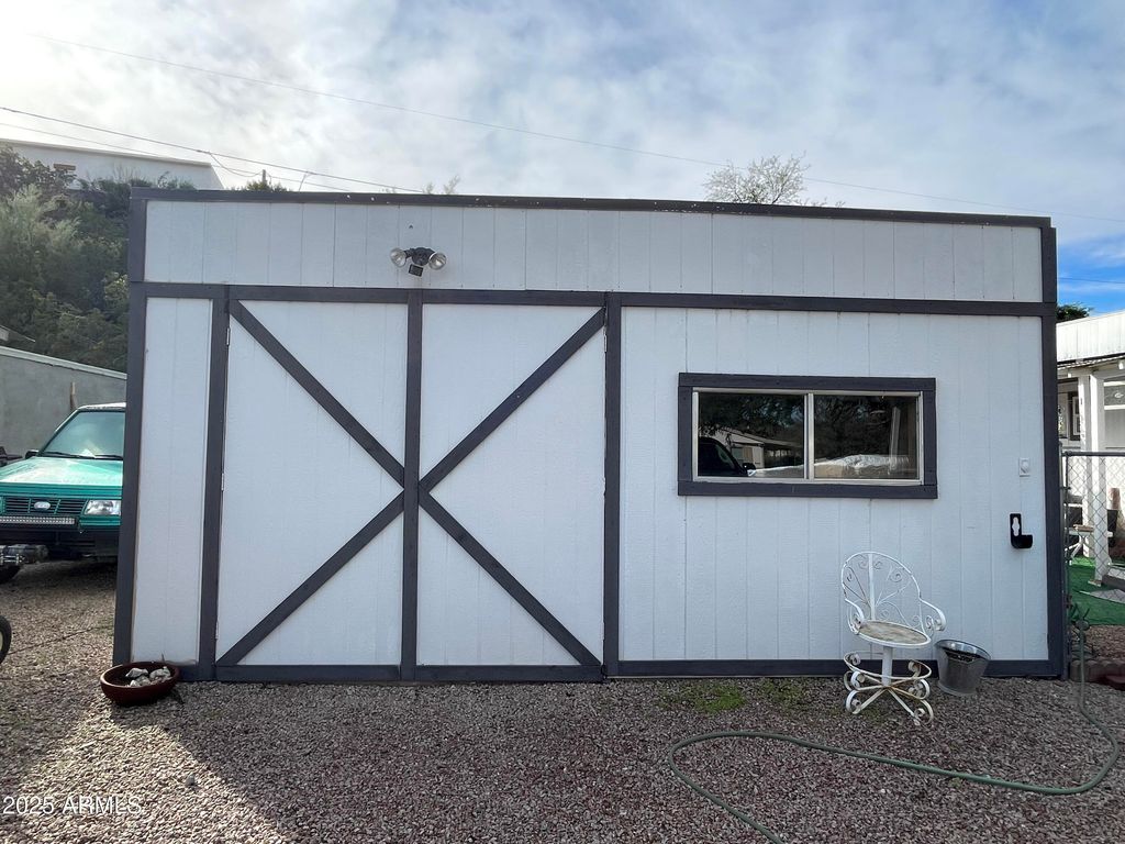 Image 15 of property listing at 235 W MORRIS Drive, Queen Valley, AZ 85118