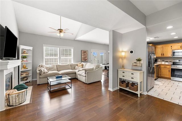 393 W ACORN Street, Gardner, KS 66030