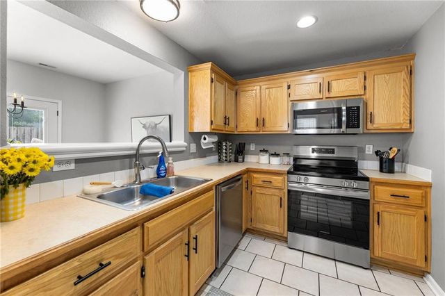 393 W ACORN Street, Gardner, KS 66030