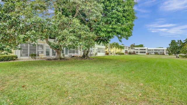 118 Sheffield E, West Palm Beach, FL 33417