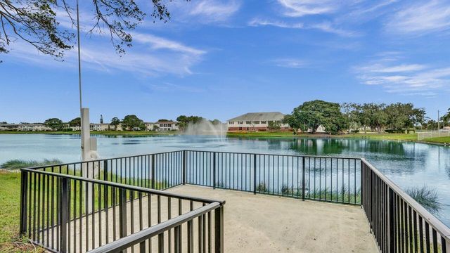 118 Sheffield E, West Palm Beach, FL 33417