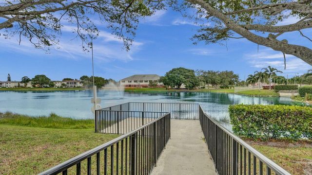 118 Sheffield E, West Palm Beach, FL 33417