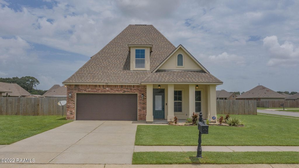 100 Caddo Court, Lafayette, LA 70506