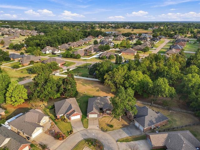 1718 Bridlewood Court, Shawnee, OK 74804