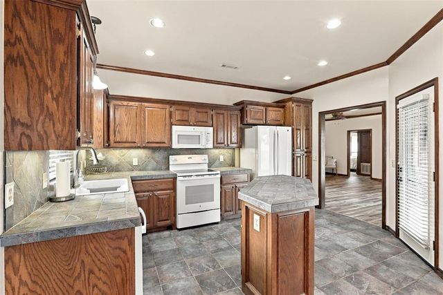 1718 Bridlewood Court, Shawnee, OK 74804
