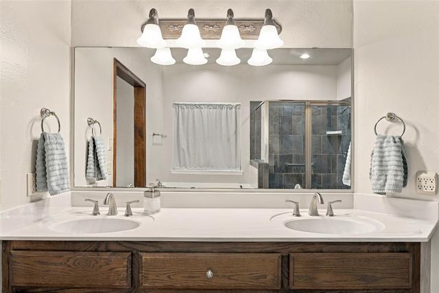1718 Bridlewood Court, Shawnee, OK 74804