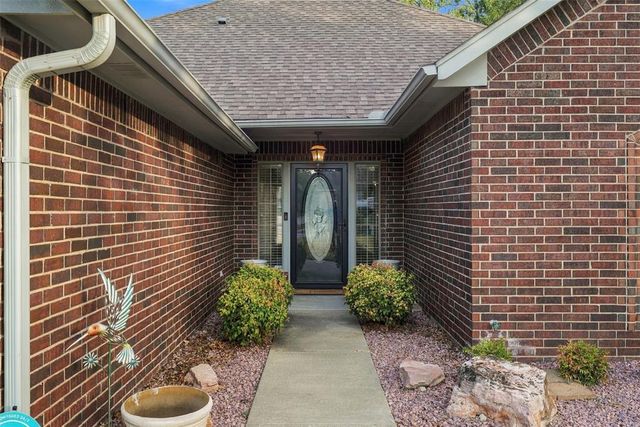 1718 Bridlewood Court, Shawnee, OK 74804