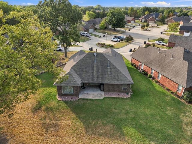 1718 Bridlewood Court, Shawnee, OK 74804