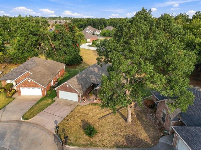 1718 Bridlewood Court, Shawnee, OK 74804
