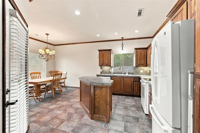 1718 Bridlewood Court, Shawnee, OK 74804