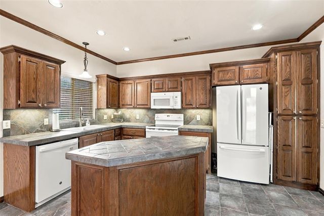 1718 Bridlewood Court, Shawnee, OK 74804