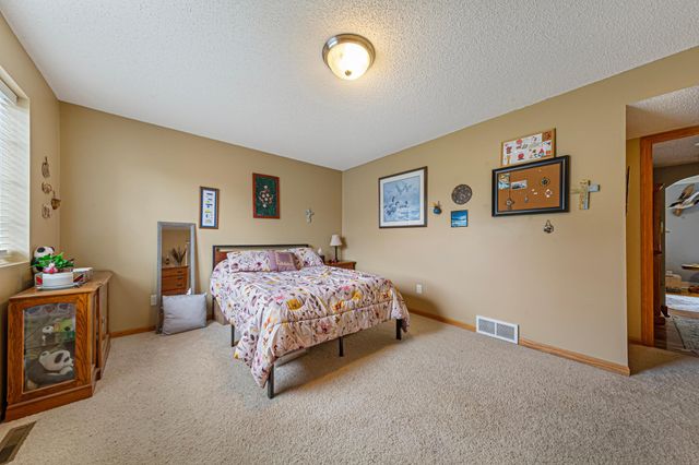 910 8th Avenue SW, Austin, MN 55912