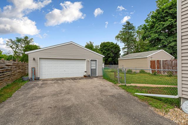 910 8th Avenue SW, Austin, MN 55912
