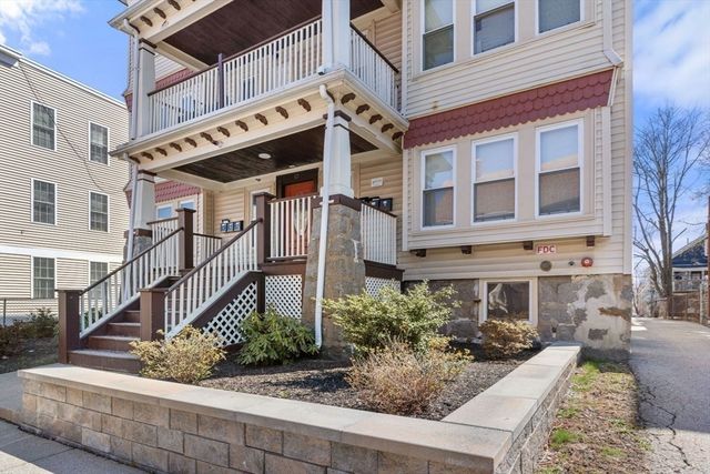 10 Centre Ave 6, Boston, MA 02124