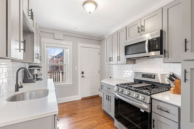 10 Centre Ave 6, Boston, MA 02124