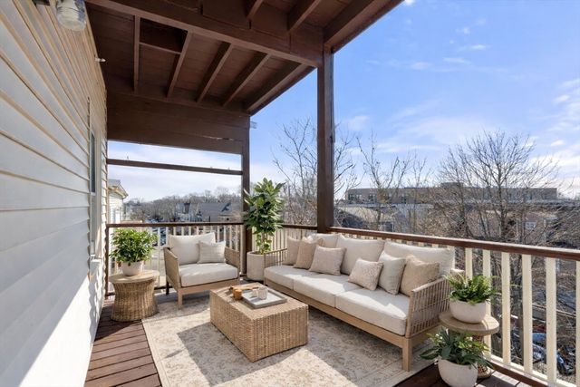 10 Centre Ave 6, Boston, MA 02124