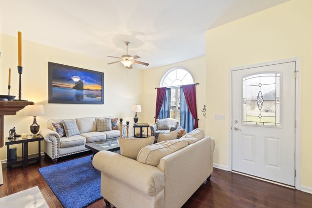 5037 Summit Dr, Greenbrier, TN 37073