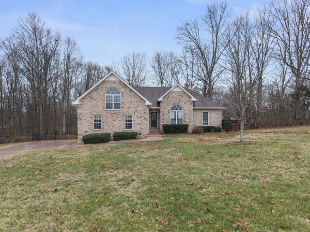 5037 Summit Dr, Greenbrier, TN 37073