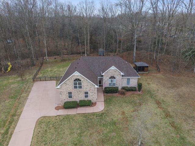 5037 Summit Dr, Greenbrier, TN 37073