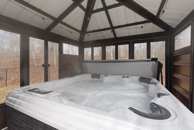 5037 Summit Dr, Greenbrier, TN 37073