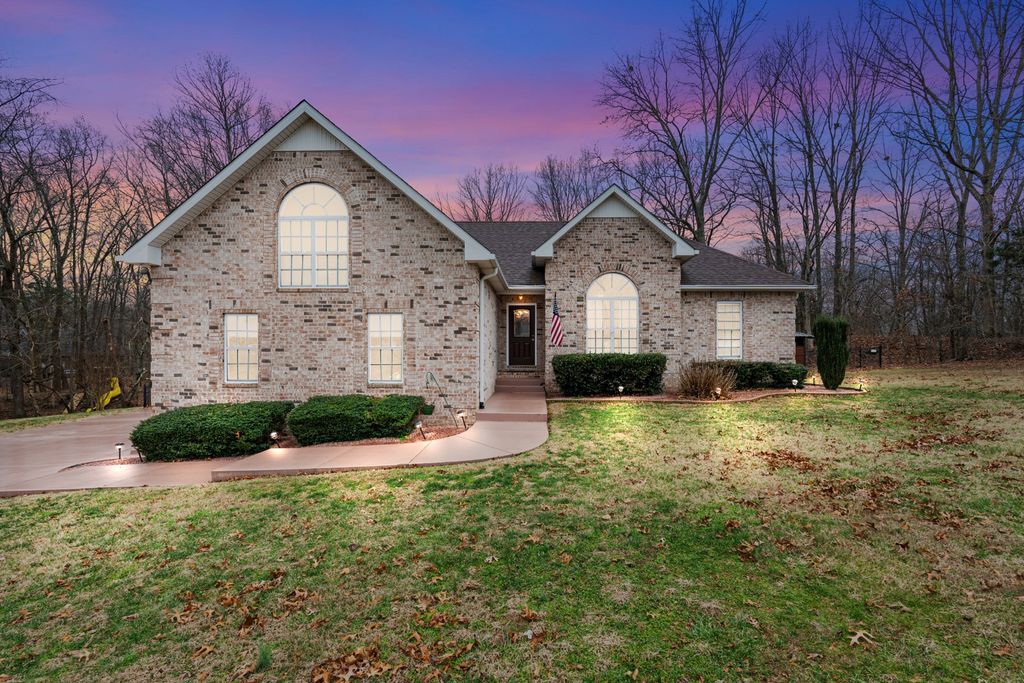 5037 Summit Dr, Greenbrier, TN 37073