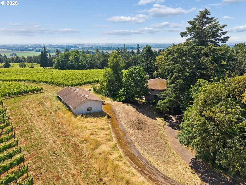 Image 15 of property listing at 5100 Ne BREYMAN ORCHARDS Rd, Dayton, OR 97114