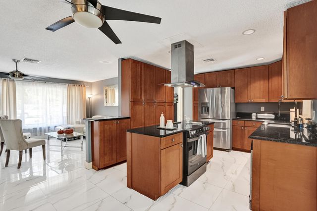 307 SE 14th Place, Deerfield Beach, FL 33441