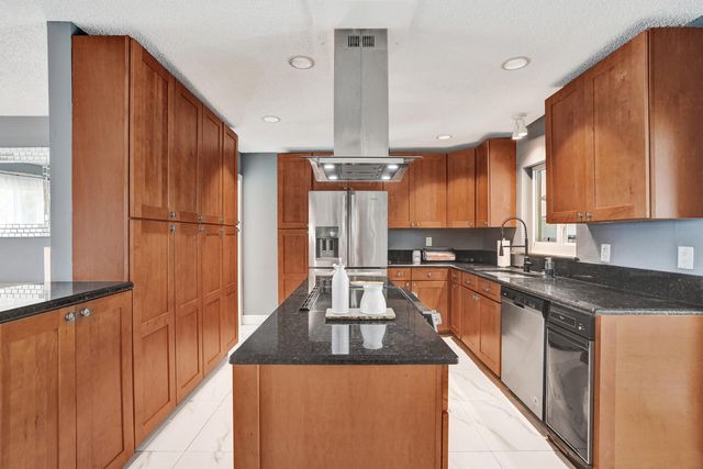 307 SE 14th Place, Deerfield Beach, FL 33441