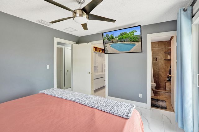 307 SE 14th Place, Deerfield Beach, FL 33441