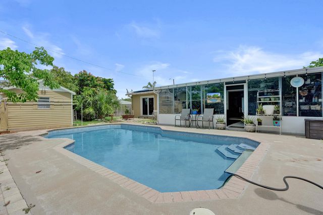 307 SE 14th Place, Deerfield Beach, FL 33441