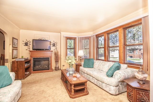 5923 W Eddy Street, Chicago, IL 60634