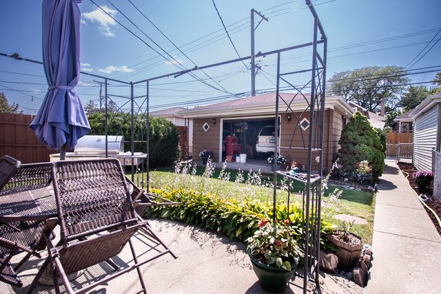 5923 W Eddy Street, Chicago, IL 60634