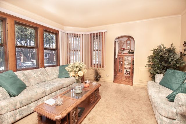 5923 W Eddy Street, Chicago, IL 60634