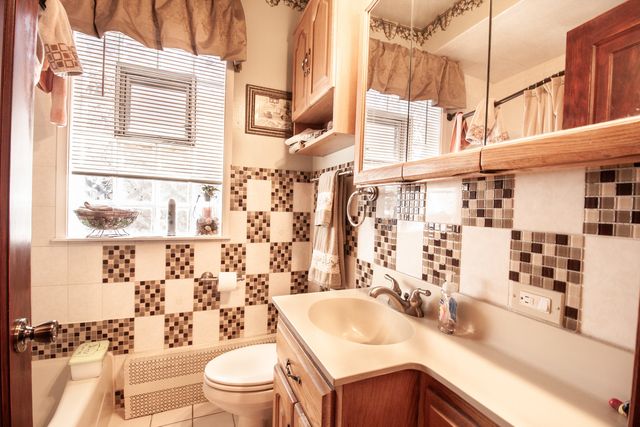 5923 W Eddy Street, Chicago, IL 60634