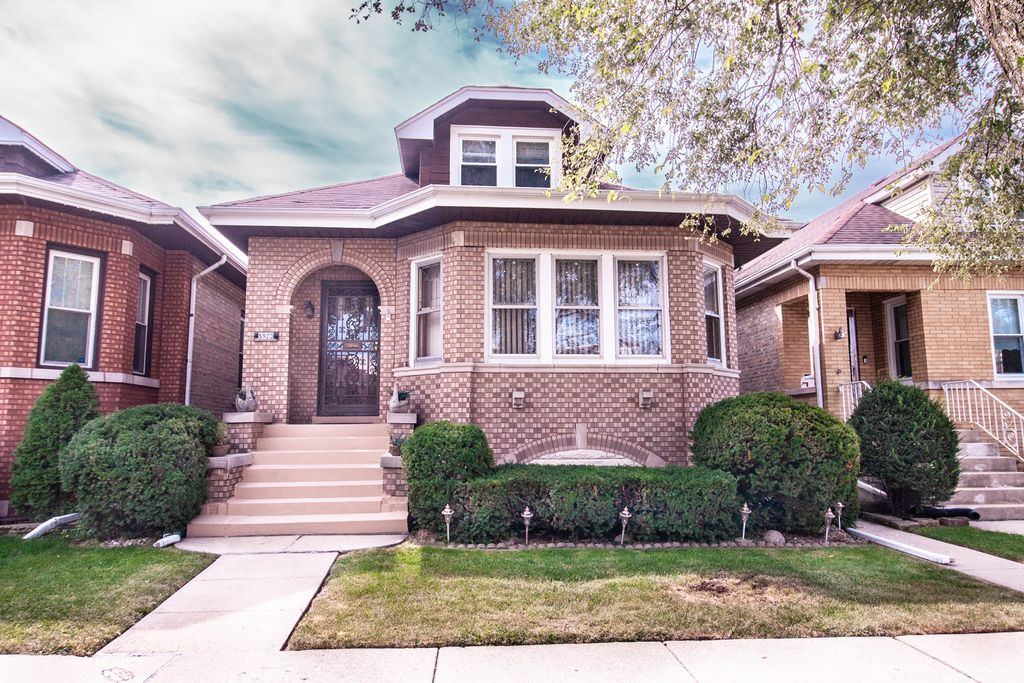 5923 W Eddy Street, Chicago, IL 60634
