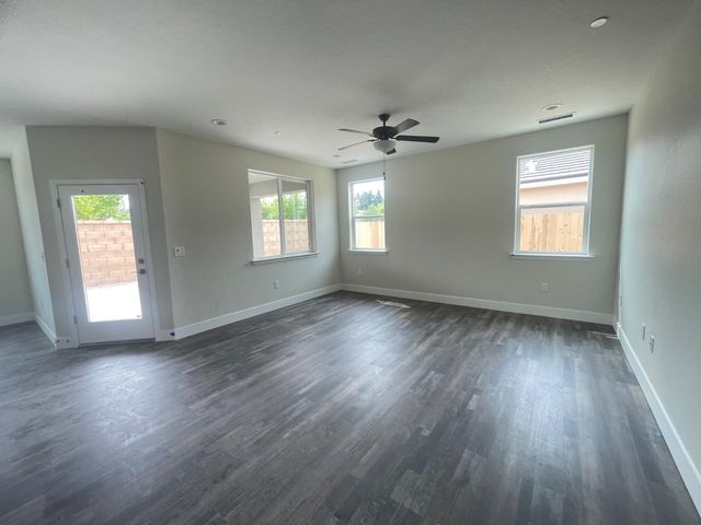 16151 West Monterey Ave, Kerman, CA 93630