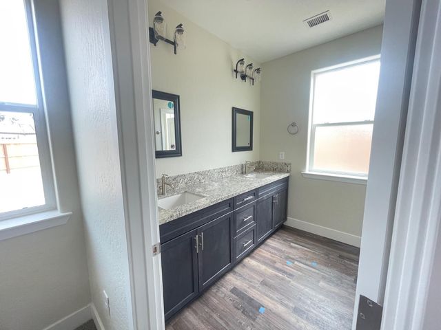 16151 West Monterey Ave, Kerman, CA 93630