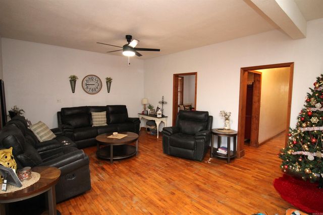 1210 W Emerson St, Paragould, AR 72450