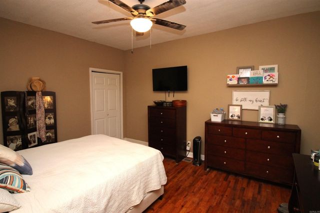 1210 W Emerson St, Paragould, AR 72450