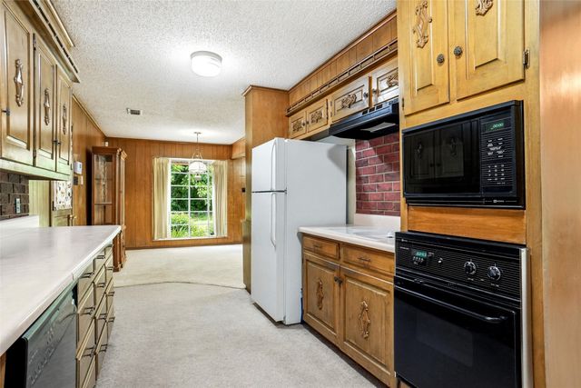 2105 Camelot Drive, Grapevine, TX 76051