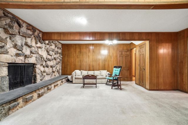 2105 Camelot Drive, Grapevine, TX 76051