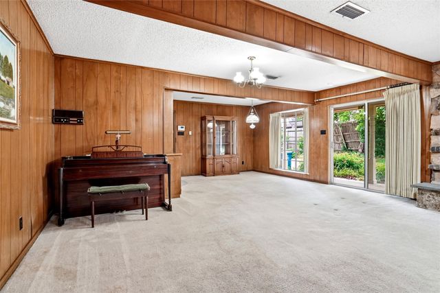 2105 Camelot Drive, Grapevine, TX 76051