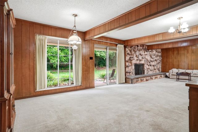 2105 Camelot Drive, Grapevine, TX 76051