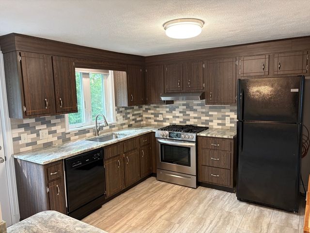 27 Richardson Circle, Saugus, MA 01906