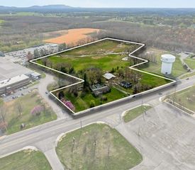 1131 W Broad St, Smithville, TN 37166