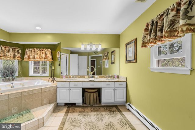 1 PINE VIEW, Monroe Township, NJ 08831